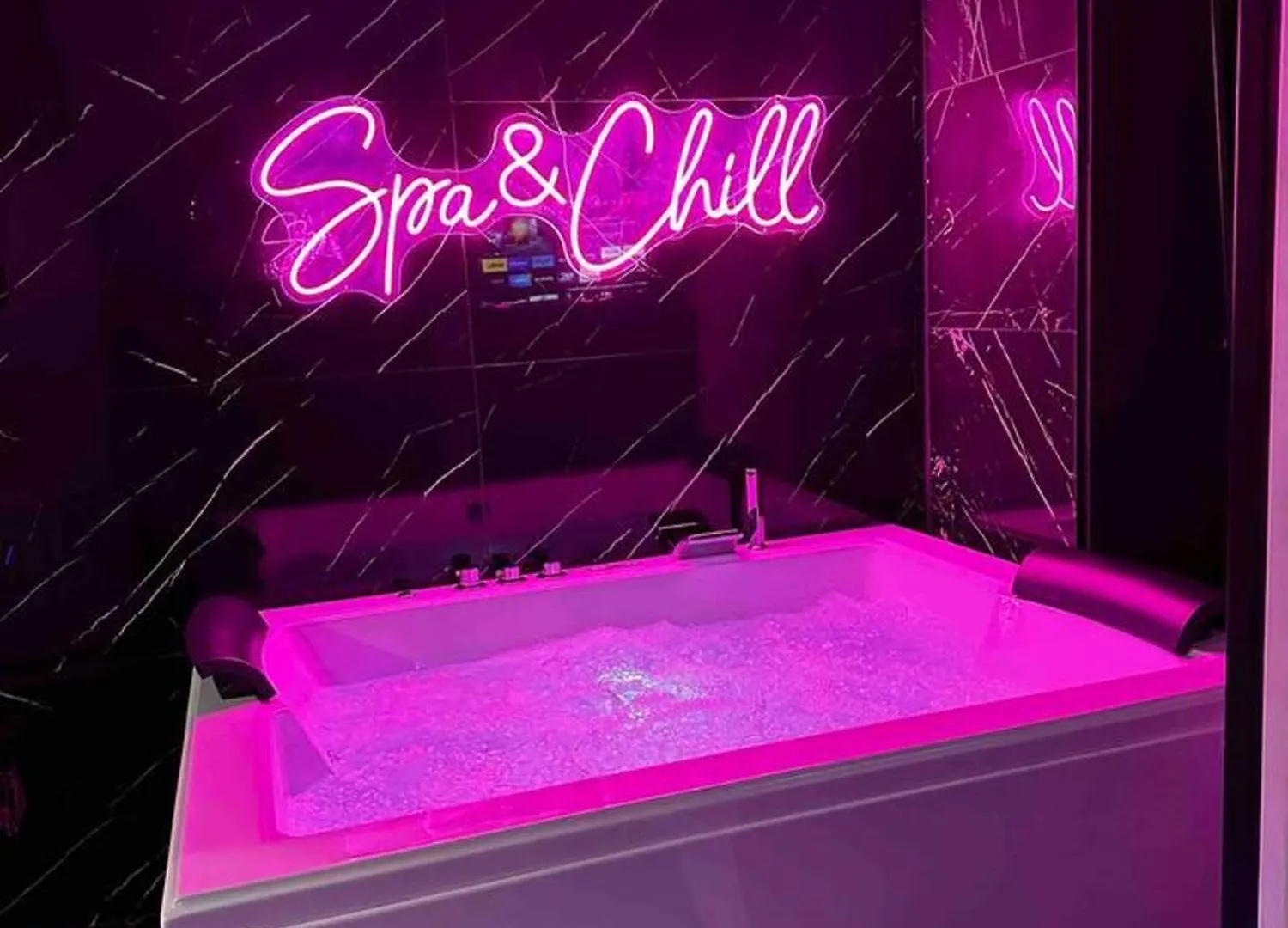 Appartement De Charme A Villeurbanne Avec Sauna Et Jacuzzi 75 M² 0*,  France